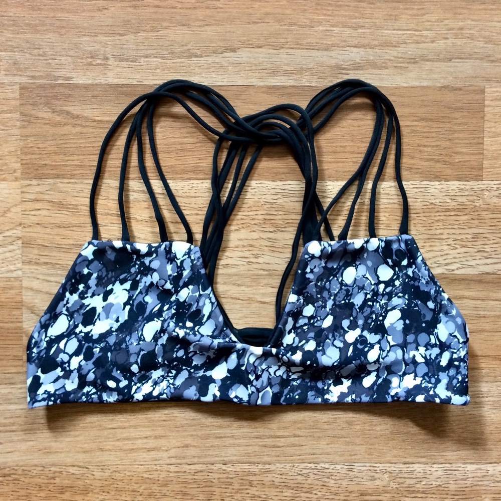SOLD 🌸 Reversible Strappy Bikini Top - Picture 2 of 8